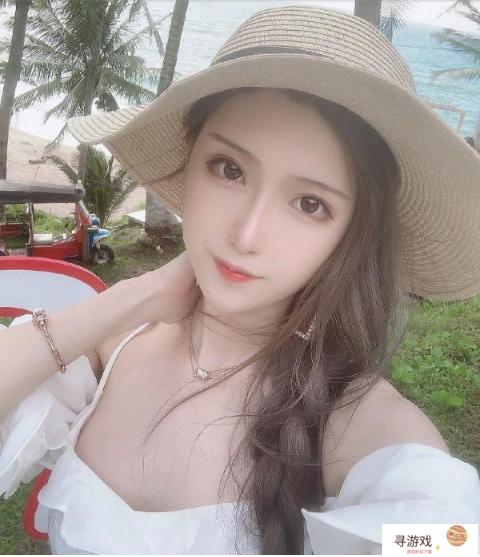 LOL腐团儿直播打擦边球，穿超短裙黑丝袜被举报，超管回应:不算违规，你怎么看?